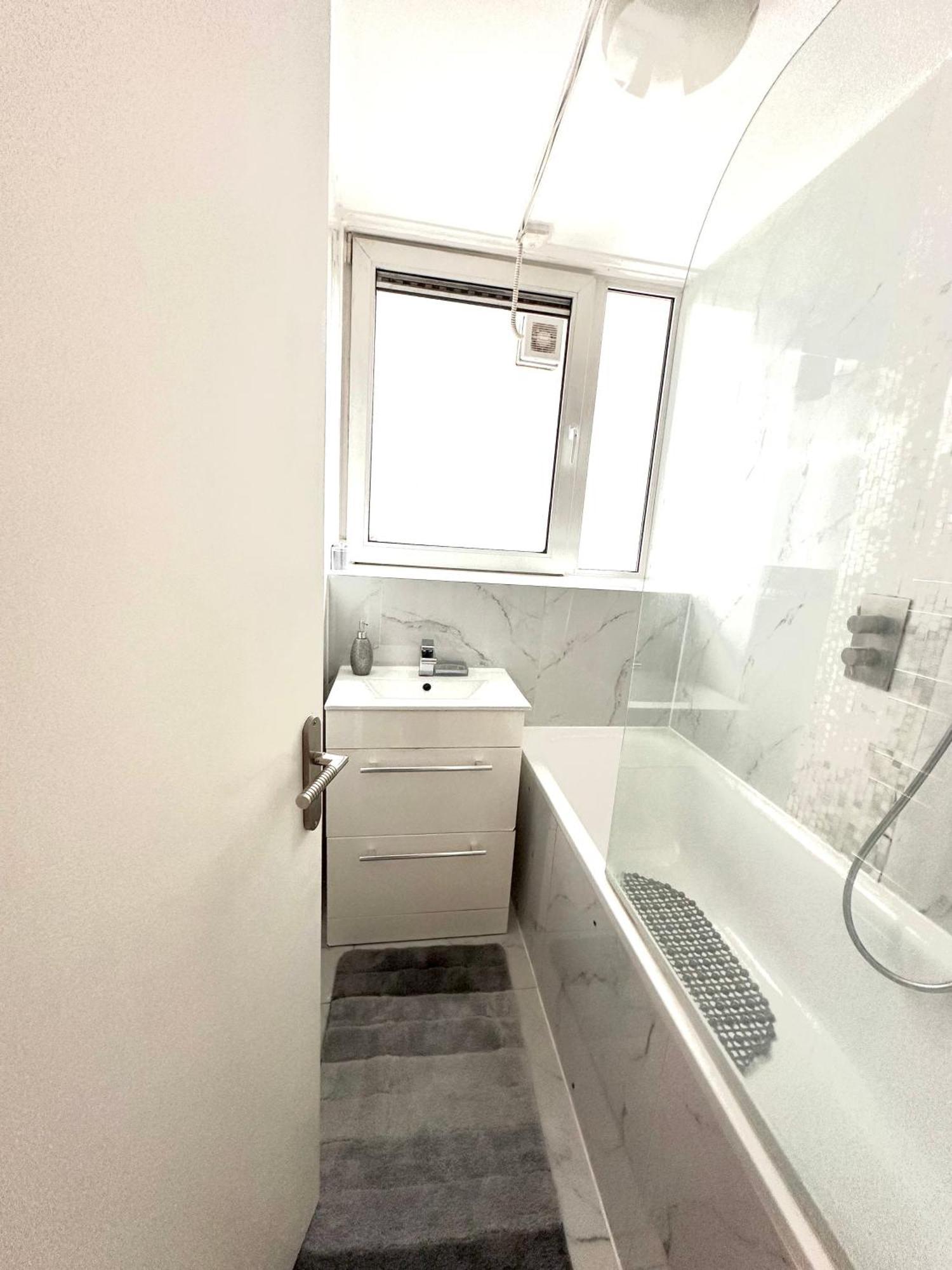 Cosy 2 Bedroom Shoreditch With Great Transport Links *